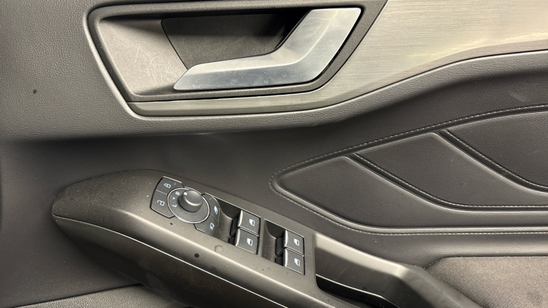 Ford Focus 1.0 EcoBoost Hybrid mHEV 155 Titanium 5dr Petrol Hatchback